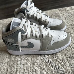Nike Air Jordan 1 Mid White and Gray Sneakers Big Boys Preowned Size 7Y